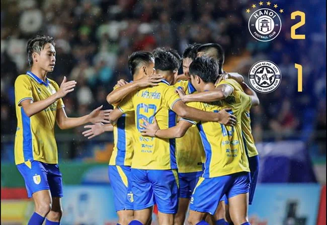 Người hâm mộ đang theo dõi và đặt cược thể thao trực tuyến tại 188bet 250